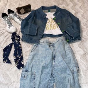 Alice + Olivia Denim Cropped Denim Jacket with oversized Retro green Buttons S